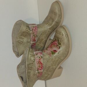 Garden rose fashion boots size 39 cottagecore